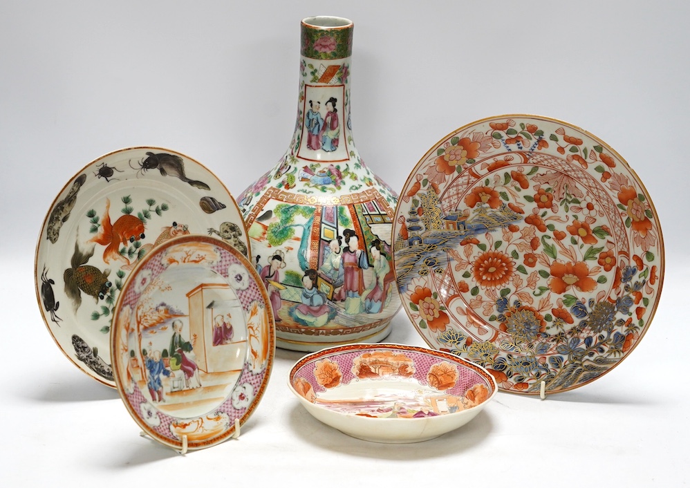 A 19th century Chinese famille rose bottle vase together with four plates, vase 28cm high. Condition - ranging from fair to good